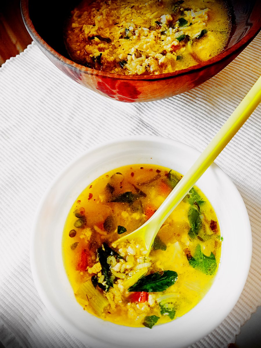 indranwillteach's tweet photo. Chicken rice soup
Prepared this fragrant nice soup which is popular in Europe during Winter for our #wildasperagoustable #virtualpotluck.The chicken stock fights cold ,the veggies ,fresh ginger ,garlic and turmeric ,methi leaves added has healing effect.@VikhroliCucina @thefbai https://t.co/YVRZYX1K65