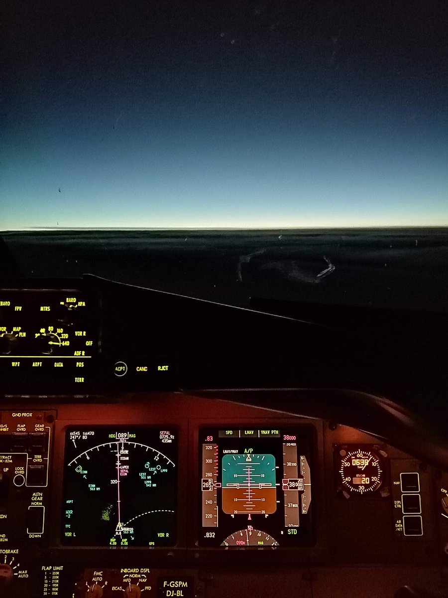 MikeSoub's tweet photo. Un PTP-ORY, mon dernier vol sur 777, il y a quelques jours. Air France vous ramène à la maison. #airfrance #aifranceproud #rapatriement #covid19 #coronavirus #dedication #pilotesaf #777 #solidarite https://t.co/qilL2iLgzj