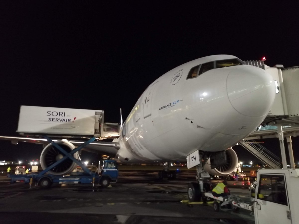 MikeSoub's tweet photo. Un PTP-ORY, mon dernier vol sur 777, il y a quelques jours. Air France vous ramène à la maison. #airfrance #aifranceproud #rapatriement #covid19 #coronavirus #dedication #pilotesaf #777 #solidarite https://t.co/qilL2iLgzj
