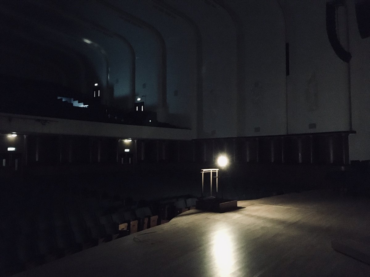 liverpoolphil's tweet photo. The Hall may be quiet, but our ghost light is still shining brightly.
 
We love this tradition and the promise of return that it represents.

We’ll be back as soon as we can🧡 https://t.co/Xr190uyYQJ