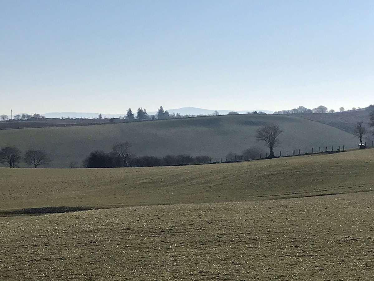 Groes_Bylchau's tweet image. Bore da @Clwyd_Dee_AONB o fynydd #Hiraethog  #MoelFamau in the distance to the east and #Eryri to our west   Keep them in the distance for now. #CeromaFeirws #COVID2019