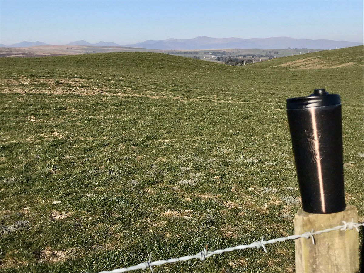 Groes_Bylchau's tweet image. Bore da @Clwyd_Dee_AONB o fynydd #Hiraethog  #MoelFamau in the distance to the east and #Eryri to our west   Keep them in the distance for now. #CeromaFeirws #COVID2019