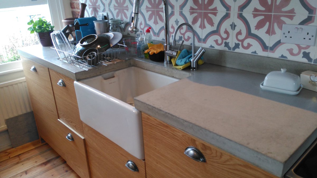 DesignNedev's tweet photo. 50mm concrete countertop with a Belfast style sink.

Solid cast with natural pattern in grey.

For orders or questions go to our website, DM or email us.
.
.
.
#concretecountertops #kitchendesign #bathroomdesign #concretebasin #bathroomsink #sinkdesign #bespokesink #designersink https://t.co/1AgsAHURnj