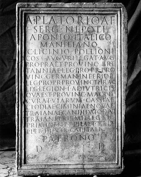 AntiquitatesR's tweet image. 📜 ROMA SU PIETRA 📜

LA CARRIERA DI PLATORIO NEPOTE

Trattasi di una celeberrima iscrizione onoraria...
⬇️⬇️⬇️
m.facebook.com/story.php?stor…

#Romasupietra #antiquitatesromanae #cursushonorum #iscrizione #SPQR #romans #epigrafia #romanempire #romanhistory #antique #antiquity #legione
