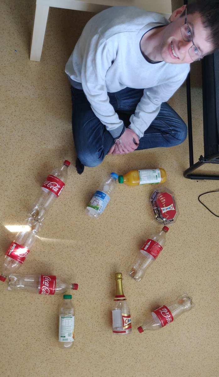 Anthonaymeric's tweet photo. POSE CETTE BARRE DE MÉTRO TOUT DE SUITE. J'ai posté rien que pour toi @42born2code #42atom #42network https://t.co/8hJtPAxFz0