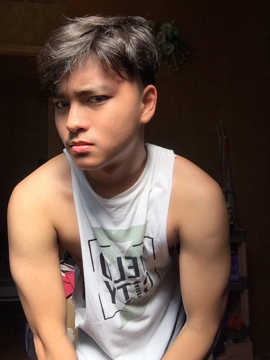 rainyelo_'s tweet photo. Take it off💦 https://t.co/WrYyzVU1Wn