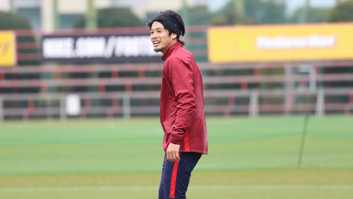 鹿島アントラーズ 今日が誕生日の篤人さんも笑顔です Antlers Kashima 内田篤人 アントラーズの最新情報は 公式サイトで T Co Qizxwxlf9o