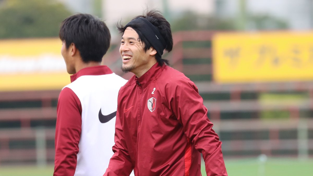 鹿島アントラーズ 今日が誕生日の篤人さんも笑顔です Antlers Kashima 内田篤人 アントラーズの最新情報は 公式サイトで T Co Qizxwxlf9o