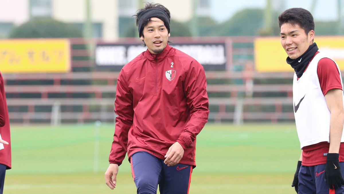 鹿島アントラーズ 今日が誕生日の篤人さんも笑顔です Antlers Kashima 内田篤人 アントラーズの最新情報は 公式サイトで T Co Qizxwxlf9o