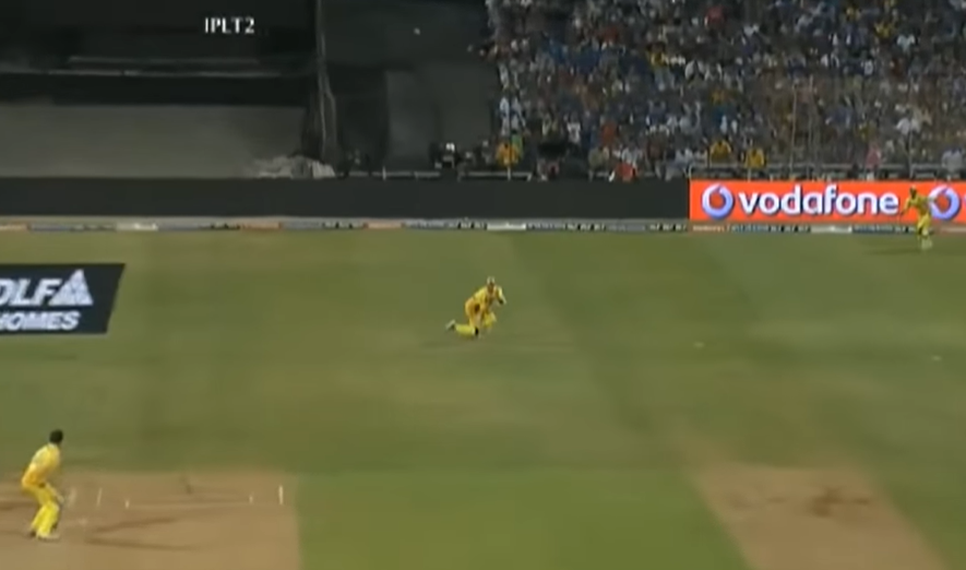 FarziCricketer's tweet photo. "There is long-off, there is fielder behind the bowler" #IPL2010Final https://t.co/WnFWIac5js