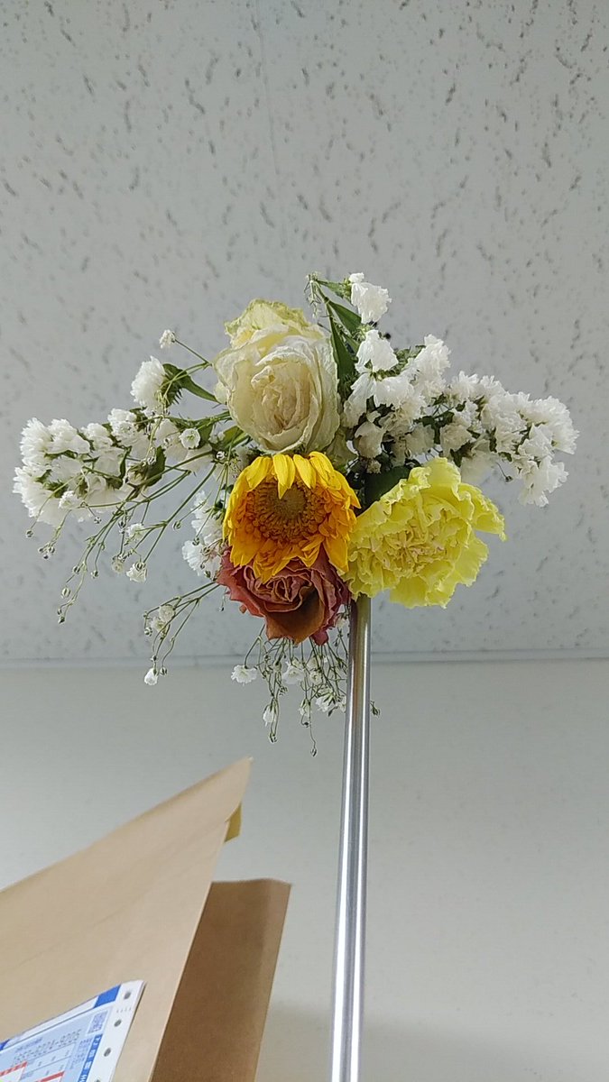 essinfo1's tweet photo. ドライフラワー始めました。

来週には出来そうや！！

【 ３日目:右 ４日目:左 】 https://t.co/jEqS8yYm6g