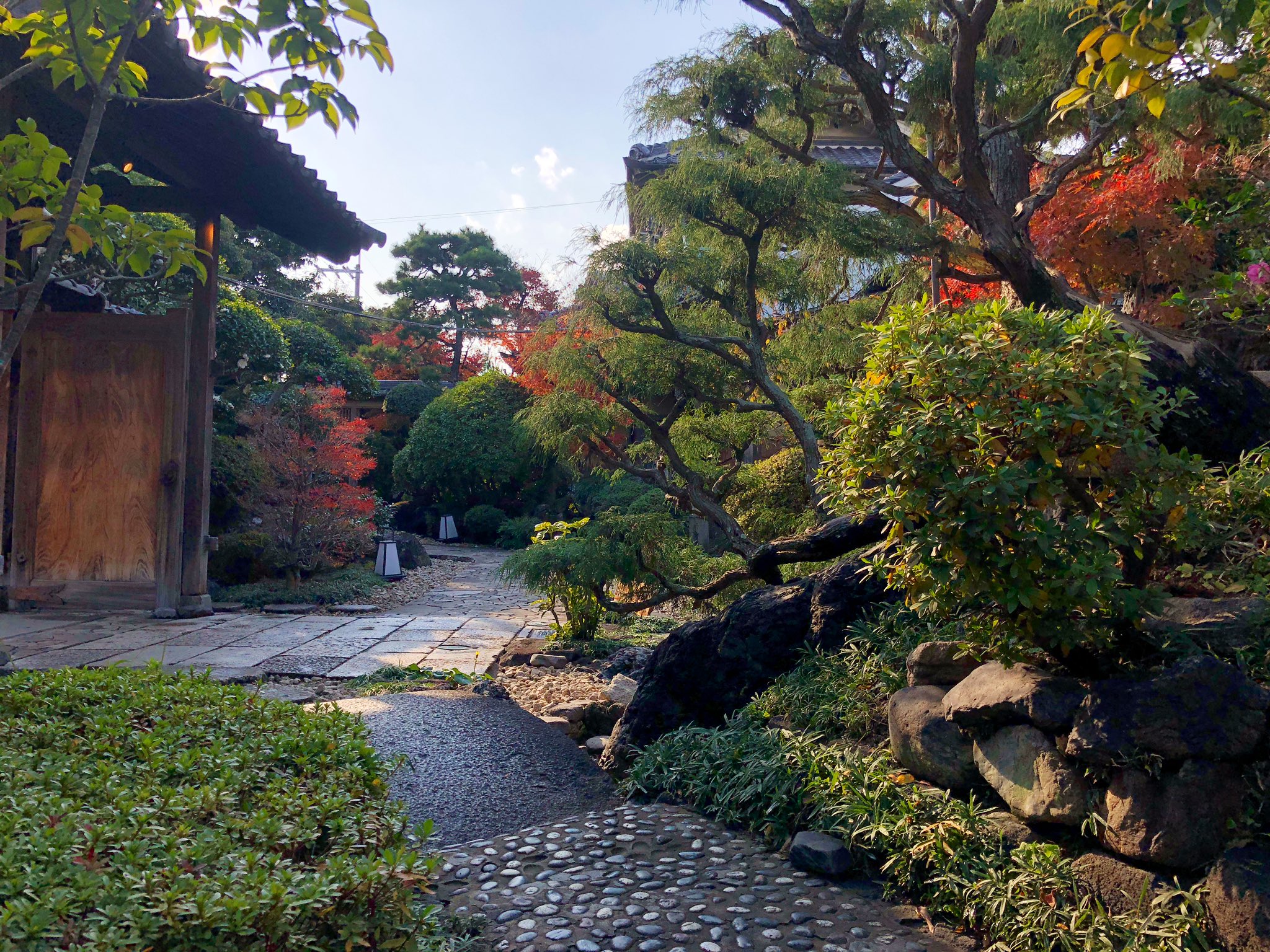 日本庭園情報メディア おにわさん The Japanese Gardens がんこ池田石橋苑 京都の山縣有朋の旧宅跡 高瀬川二条苑 をはじめ 多くの歴史的和風建築をレストラン 料亭 として再活用しているがんこフードサービスの お屋敷 シリーズ 昨年12月