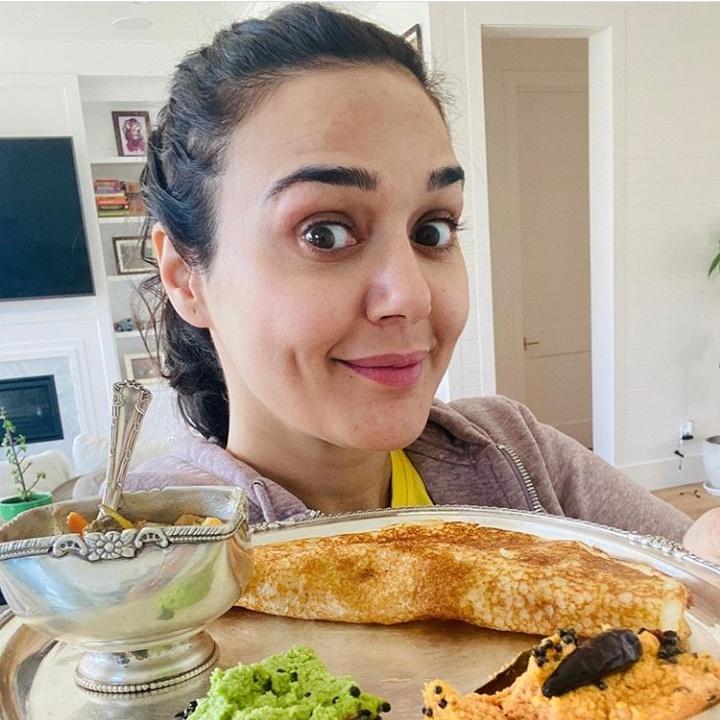 <a href="/realpreityzinta/">Preity G Zinta</a> Yess..My Dear Respected <a href="/realpreityzinta/">Preity G Zinta</a> #PZmam 💗❤️😊 Making yummy Dosa 👌😊 Love you Sooo much my Dear Respected #PZmam ❤️😊💗🙏 #ProudToBePZfan 😊💗🙏 <a href="/GermanPreity_FC/">PreityZintaFCGermany</a> <a href="/PZ_Fandom/">Preity Zinta Fandom</a>