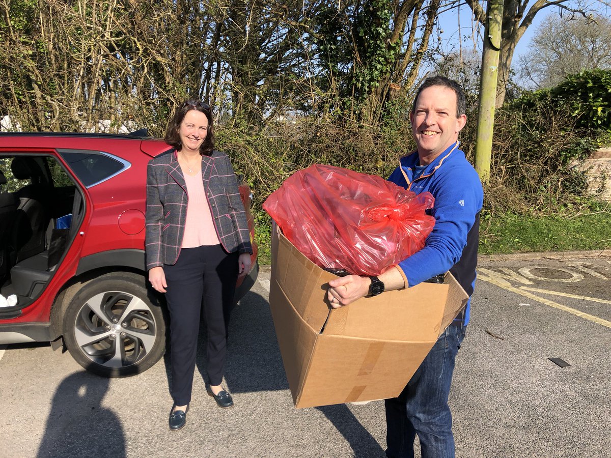 CFGS's tweet photo. .@DGLChurston handing over goggles and gloves to  @NHSuk #ppe #Covid_19 supporting our fabulous medics 💥👊🏻 https://t.co/Ga1LspdZdu
