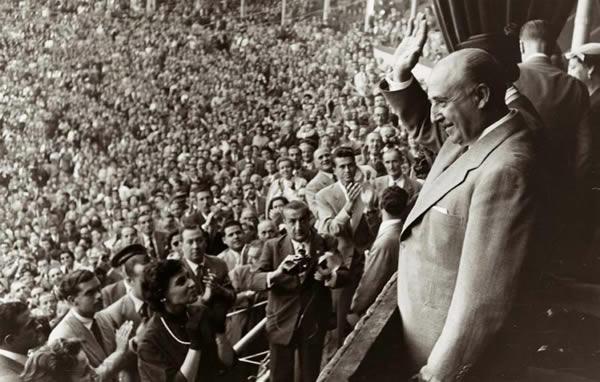 La última vez que él Barça conoció una importante crisis financiera fue en 1965. Una vez más, el estado y de la mano del propio Franco, salvó al F.C. Barcelona de la bancarrota. 

futbolgate.com/investigaci%C3…
