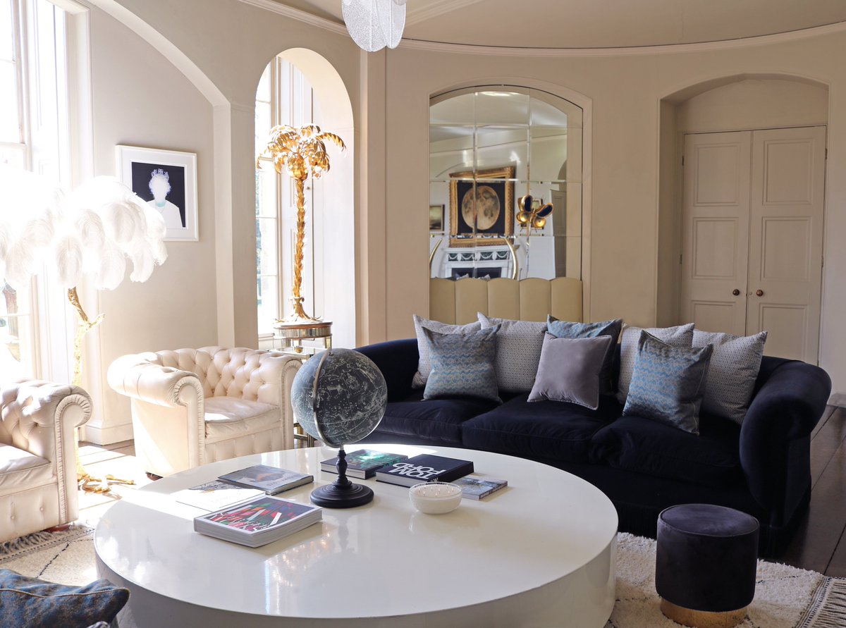 moderngrandtour's tweet image. SHOP THE LOOK THE SALON // We are offering 10% discount to all items on our website including our feather lamps, shop now amoderngrandtour.com #amoderngrandtour #aynhoepark #gift #cushions #featherlamp #feathers #interior #home #design #art #interiordesigner #interiordesign