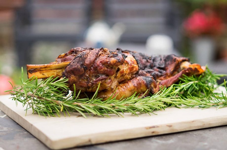 wineworldnews's tweet photo. One more week. Do you have any plans? #Wine with #lamb for #Easter :What to drink https://t.co/Sbm0LZFwvk  #foodpairing #foodlover @muladhara @TheSavvyChef1 @TalesoftheCork @foodiewinoSF @JMiquelWine @winewankers @SteveKubota @pietrosd @FoodTomas @winefoodguru https://t.co/NjsZyKmt88
