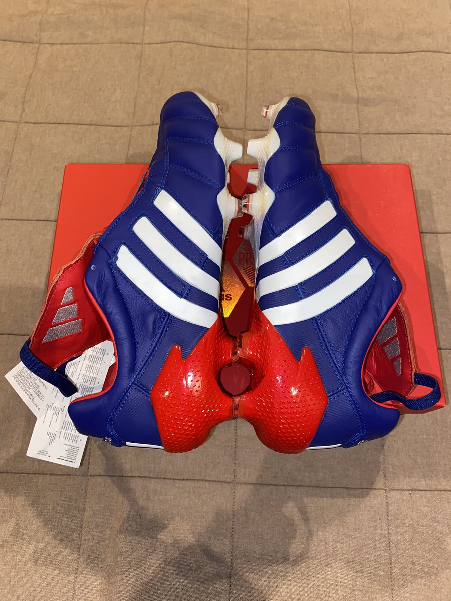 むっしゅ 最近の輸入代行品 Adidas Predator Mania 02年日韓w杯モデルの復刻版 当時のこのモデルのsg履いてたけど 自分の歴代のスパイクでもトップ３に入る良いスパイクやった 復刻版もカッコイイ サッカースパイク スパイク