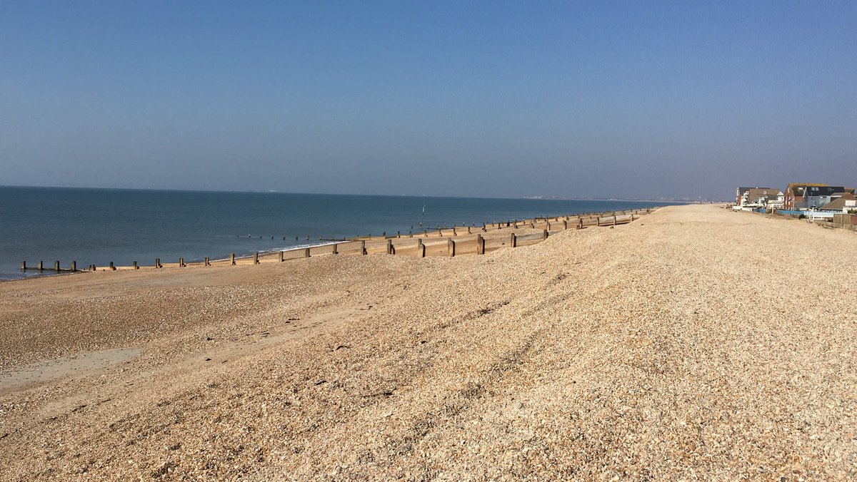 Nico_How's tweet image. Beautiful morning on Hayling Island. Oh for a horse. Beach steeplechase anyone?