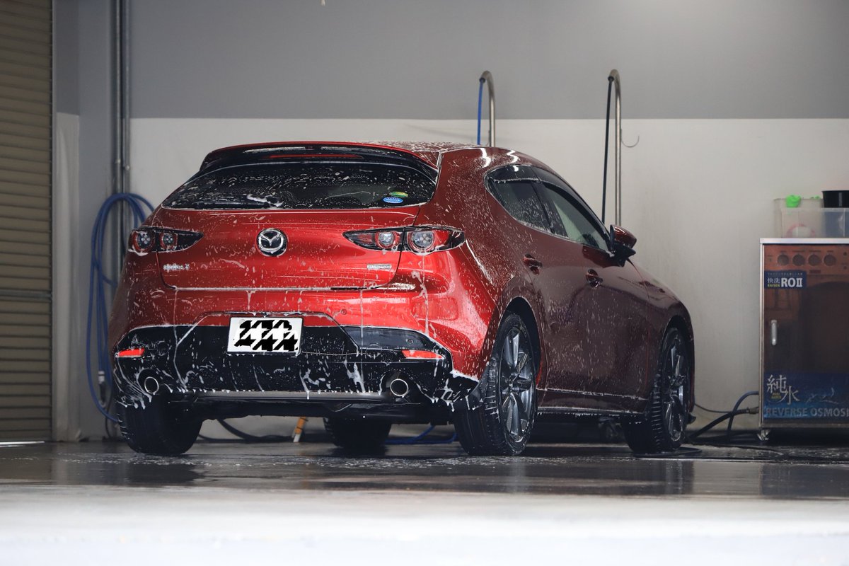 hiroshi984's tweet photo. MAZDA3 15S Touring 6MT
納車しました～٩( ᐛ )و！
このツイートをしたかった(笑
まずはコーティング！
３枚目タイヤの太感ミゾ感も好き。
15Sの電球ランプ、LEDをamazonカートに入れつつこれはこれで良く思えて来た。
ディーゼルでみ男、今ままでありがとう！
これからよろしくMAZDA3！

#MAZDA3 https://t.co/2yZ7k8Jipu