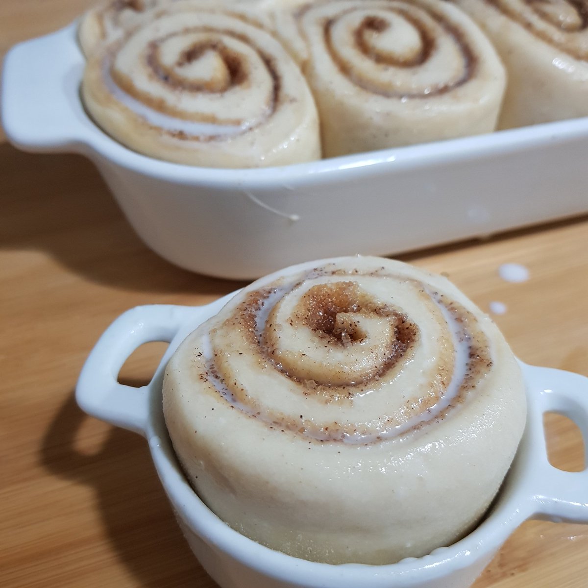 FlandePoster's tweet photo. Feliz Viernes!!! Hoy os traigo un rico dulce de la última temporada de #TheBigBangTheory
#CinnamonRolls deliciosos rollitos de canela que os harán disfrutar de estos días que estamos pasando
https://t.co/zhVXCFu01A
#Recipe #FilmFoodFactory #YoMeQuedoEnCasa https://t.co/4qd42sBbTn