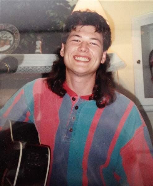 classicchick96's tweet photo. @blakeshelton my man specifically wants you to come to our house warming party in Tish this fall to compare mullets and drink beer so consider this an invitation 🍻 #mulletcomeback @Aaron_Ray_Chalk https://t.co/sod87KvwZb