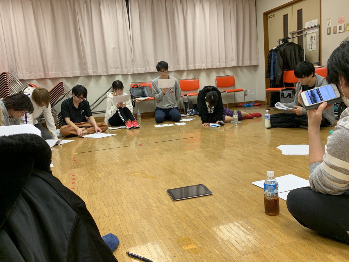 aggambe0523's tweet photo. 簪チーム稽古初日！
時間をかけて丁寧な読み合わせ
ここからどうなるのか、今から楽しみです！

ご予約はこちら！
[一般予約フォーム]
https://t.co/8UMHgQf4zI
[特典S席チケット予約フォーム]
https://t.co/G5leMIdqBd
#幽恋慕2020
#アッガンベー https://t.co/LkLcPGPPtg