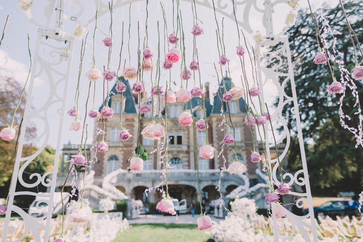 Friday floral vibes 💕 #floralvibes #chateaubouffemont

#intimatewedding #intimateceremony #elopement #weddingphotography #styledphotoshoot #weddingphotoshoot #editorialphotoshoot #weddingvendors #chateaubouffemont_wedding #destionationwedding #weddinginfrance #elopementlove