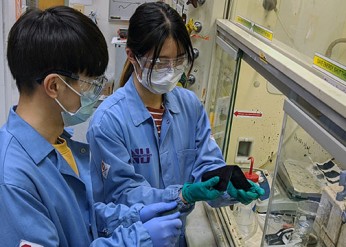 NorthwesternResearch (@researchnu) on Twitter photo As <a href="/NorthwesternU/">Northwestern</a> researchers help fight the #coronavirus they can access a wealth of #COVID19 data, publications, and other tools here: bit.ly/3bsRQcC As <a href="/NorthwesternU/">Northwestern</a> researchers help fight the #coronavirus they can access a wealth of #COVID19 data, publications, and other tools here: bit.ly/3bsRQcC