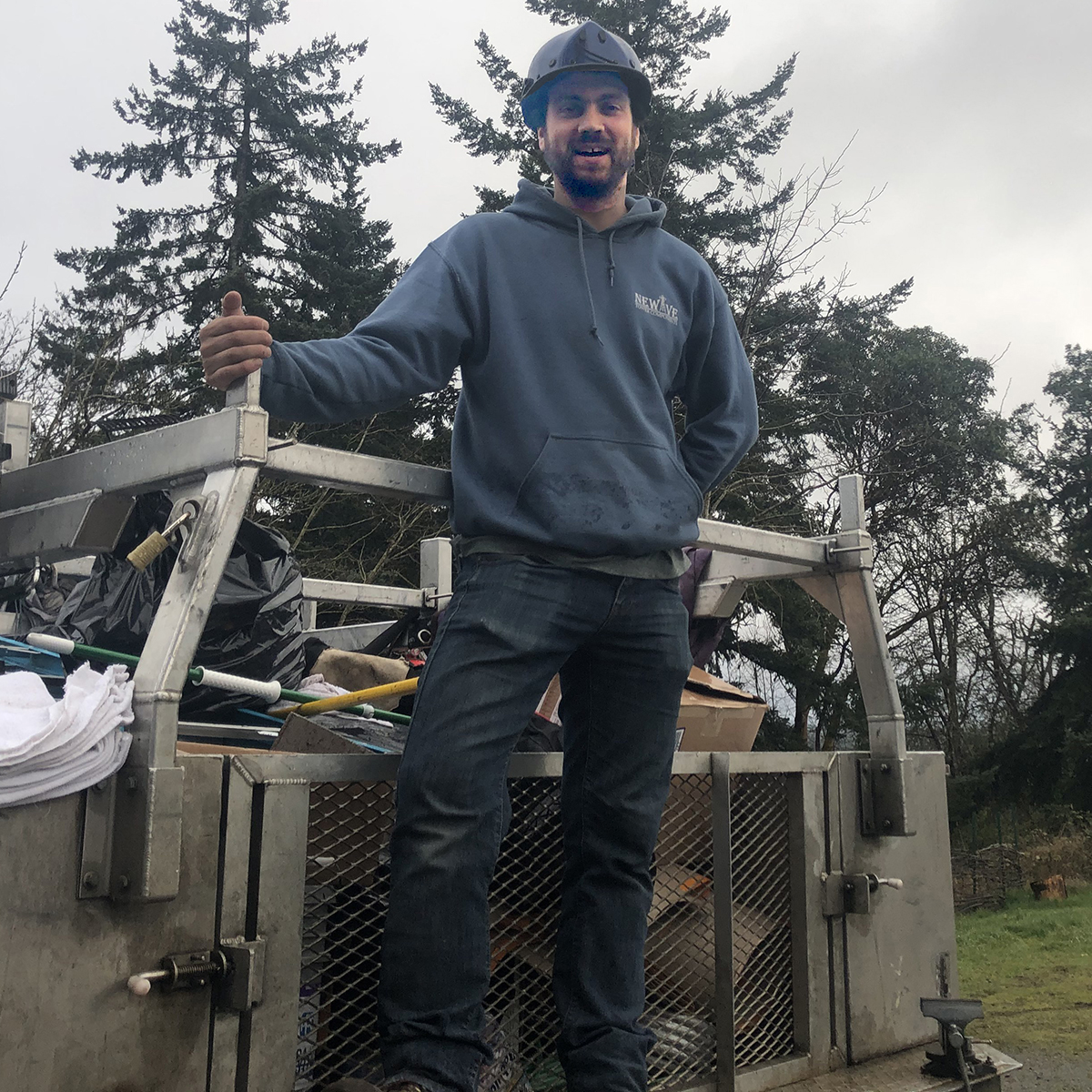 LegacyTowers's tweet photo. That's a wrap! Cory just put the finishing touches on a hub upgrade in Tacoma. (He's considering taking a bow...) We always make sure everything is right before we call it done. #legacytowers #wefollowthrough #wirelesswizards https://t.co/cYJmPkfjCU