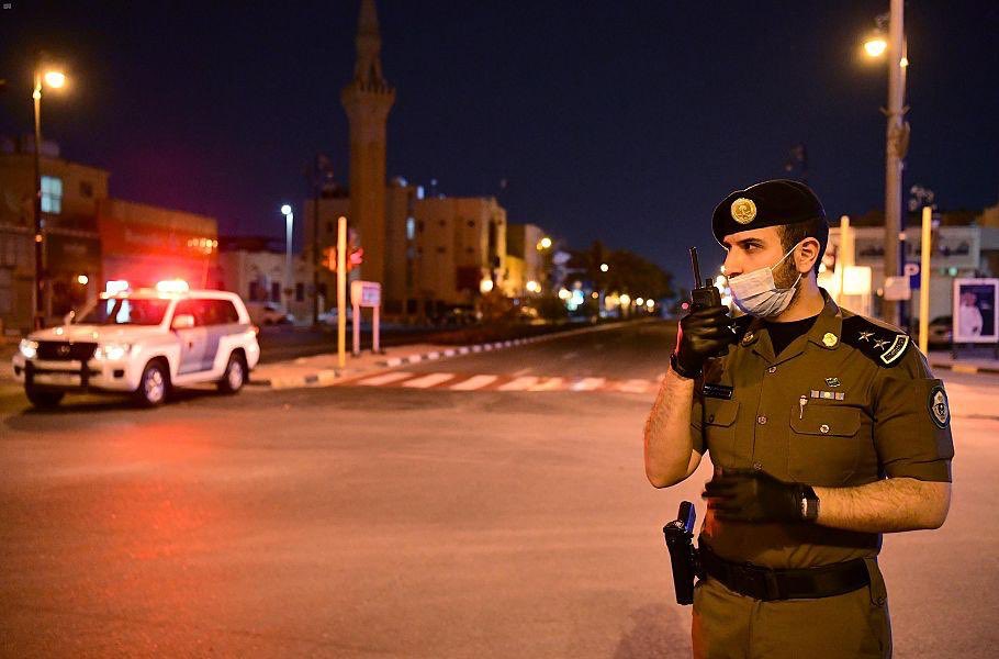 Badermasaker's tweet photo. أبطال الحد الجنوبي
وأبطال الصحة
وأبطال الأمن
عيوننا التي تحرس الوطن..
وتسهر من أجل سلامة الإنسان..

فاللهم مُنّ عليهم بنصرك
وامنحهم رعايتك ولطفك
واجعل التوفيق حليفهم
واجزهم عنا وعن دفاعهم عن بلادنا 
خير الجزاء 🙏 https://t.co/4BSZIzlstY