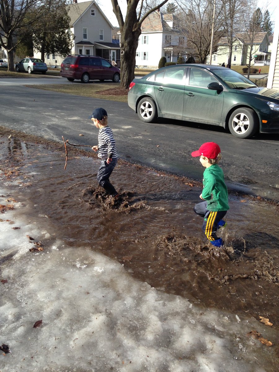 fourwindsnature's tweet photo. Days are warming, snow is melting, puddles are forming...and puddle jumping in your own yard is a great activity while social distancing! How big of a splash can you make? #nearbynature #funoutside #waterexploration https://t.co/y7ftaIhYe9
