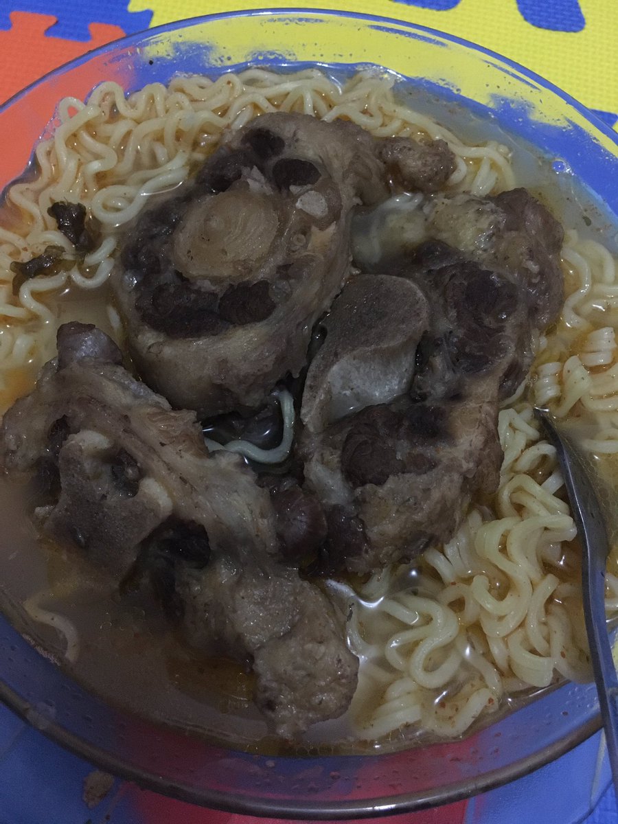 Sasaroo's tweet photo. @FOODFESS2 malem2 paling enak makan indomi 😁 https://t.co/QNbDYBWFeV