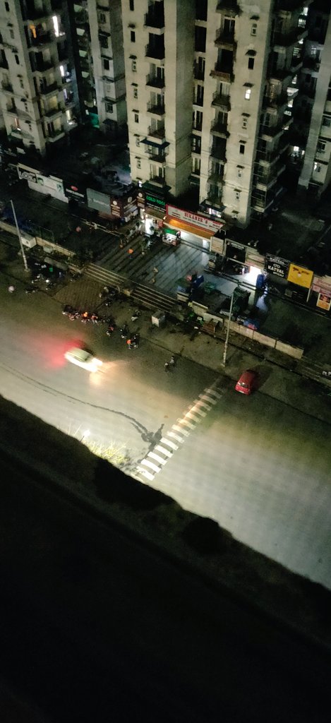 agrawalmohit28's tweet photo. Is this a lockdown @noidapolice @ABPNews?
Restaurants are open, swiggy staff waiting for pickup, people roaming around. #AmrapaliPrincelySec78 https://t.co/Nt84K7b7tR