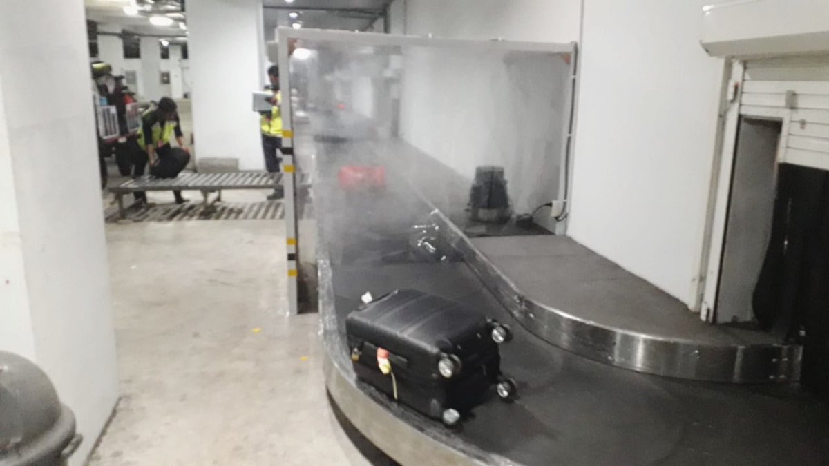 supadioairport's tweet photo. Pencegahan penyebaran #COVID19 terus dilakukan,kali ini Supadio menerapkan Baggage Through Disinfection (BTD) pada Baggage Conveyor Belt.
#kawankamek  tetap Jaga kesehatan ya 😇 jika tidak terdesak lebih baik #dirumahaja
@AngkasaPura_2 @mawaluddin @eri_braliantoro @BangMidji https://t.co/ibCLsTUXWN