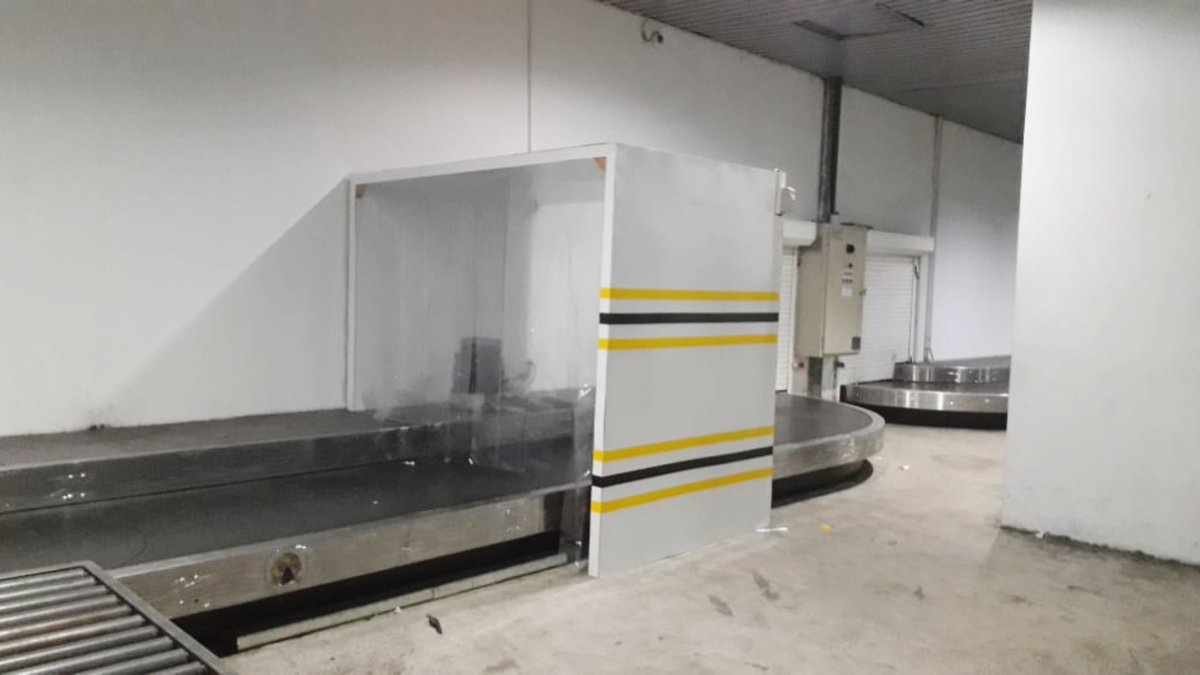 supadioairport's tweet photo. Pencegahan penyebaran #COVID19 terus dilakukan,kali ini Supadio menerapkan Baggage Through Disinfection (BTD) pada Baggage Conveyor Belt.
#kawankamek  tetap Jaga kesehatan ya 😇 jika tidak terdesak lebih baik #dirumahaja
@AngkasaPura_2 @mawaluddin @eri_braliantoro @BangMidji https://t.co/ibCLsTUXWN