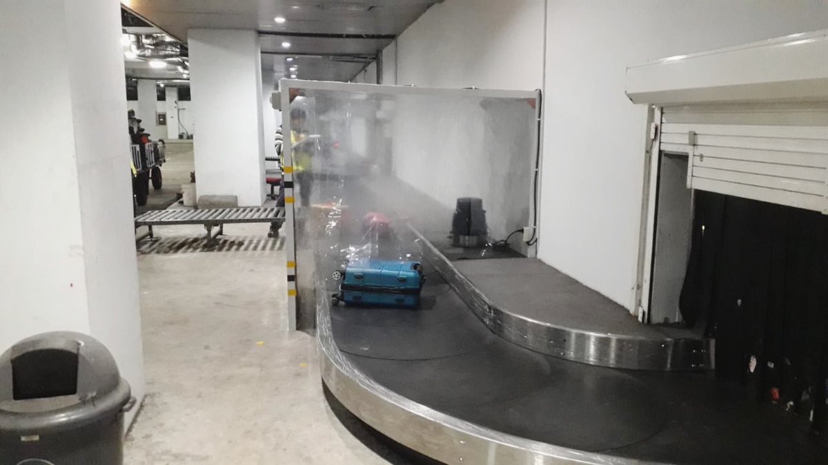 supadioairport's tweet photo. Pencegahan penyebaran #COVID19 terus dilakukan,kali ini Supadio menerapkan Baggage Through Disinfection (BTD) pada Baggage Conveyor Belt.
#kawankamek  tetap Jaga kesehatan ya 😇 jika tidak terdesak lebih baik #dirumahaja
@AngkasaPura_2 @mawaluddin @eri_braliantoro @BangMidji https://t.co/ibCLsTUXWN