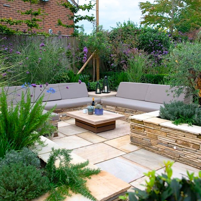 SandstoneDesign's tweet photo. Spending some quality time in the garden ☀️🌿 Here is a lovely aspect of a Sandstone garden design in East Sussex.
#gardendesign #tunbridgewells #stayhome https://t.co/TSziDblAGf