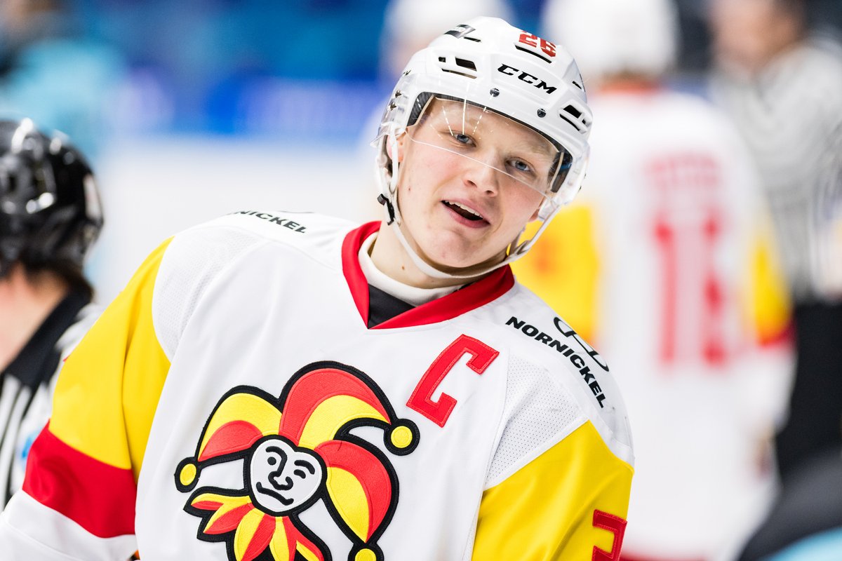 leijonat's tweet photo. Nuorten SM-liigan All Star -kenttä 2019–20 (2/2): ... Tuukka Tieksola (Kärpät), Jolle Nikander (Jokerit), Kasper Simontaival (Tappara). #kausipalkinnot #tähtikentät #NuortenSM #ASMfi #Leijonat https://t.co/THqblkd8Hr