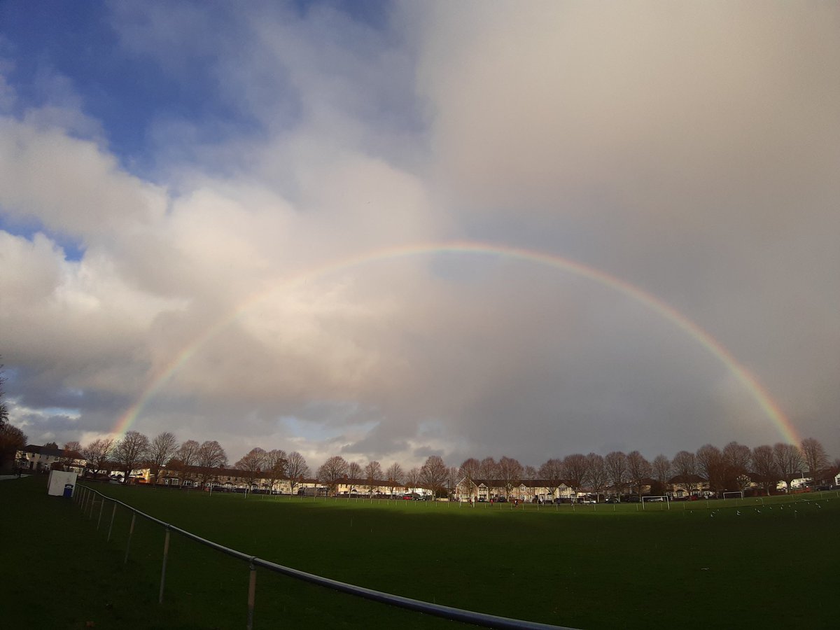eastlea's tweet photo. @ILovesTheDiff @cardiffbites Not a painted one but here's a beautiful rainbow over Splott Park 💜 https://t.co/x1z7vbC9vh