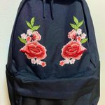 無印のリュックに素敵な刺繍・2時間かけて頑張って作ったそうです!