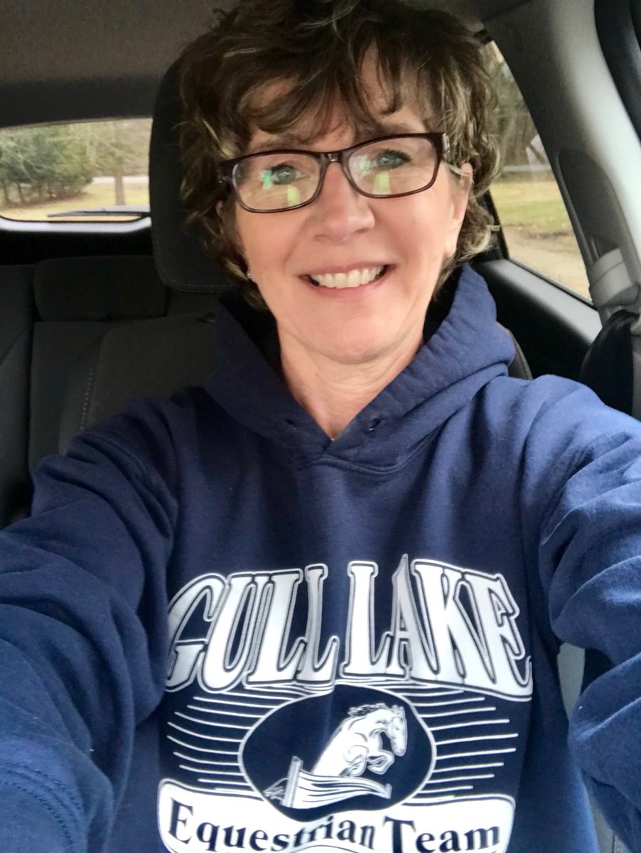 ReadingRoomGL's tweet photo. On my way to help at Meal Distribution in this “oldie but goodie” @glbluedevils sweatshirt 🐴 💙 #GLCSvirtualspiritweek #GLCSrichland https://t.co/hCFnndvqoL