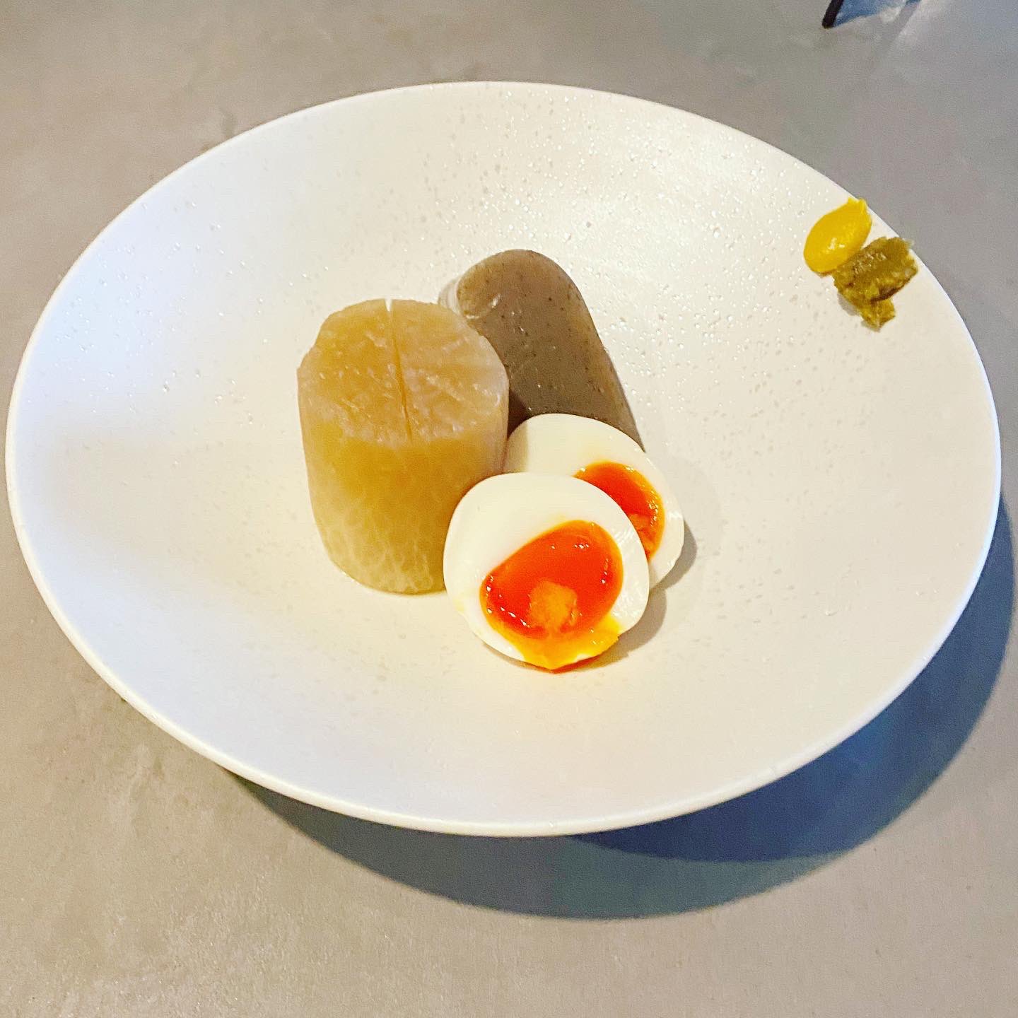 山本蓮理 夢見キッチン 夢見レシピ 取材させていただいた Cozakuradeoden コザクラデオデン 恵比寿グルメ 恵比寿ディナー ガーデンプレイス近く 海鮮出汁のおでんがメイン 店内はグレー基調 ティファニーブルーのアートが並ぶおしゃれ空間