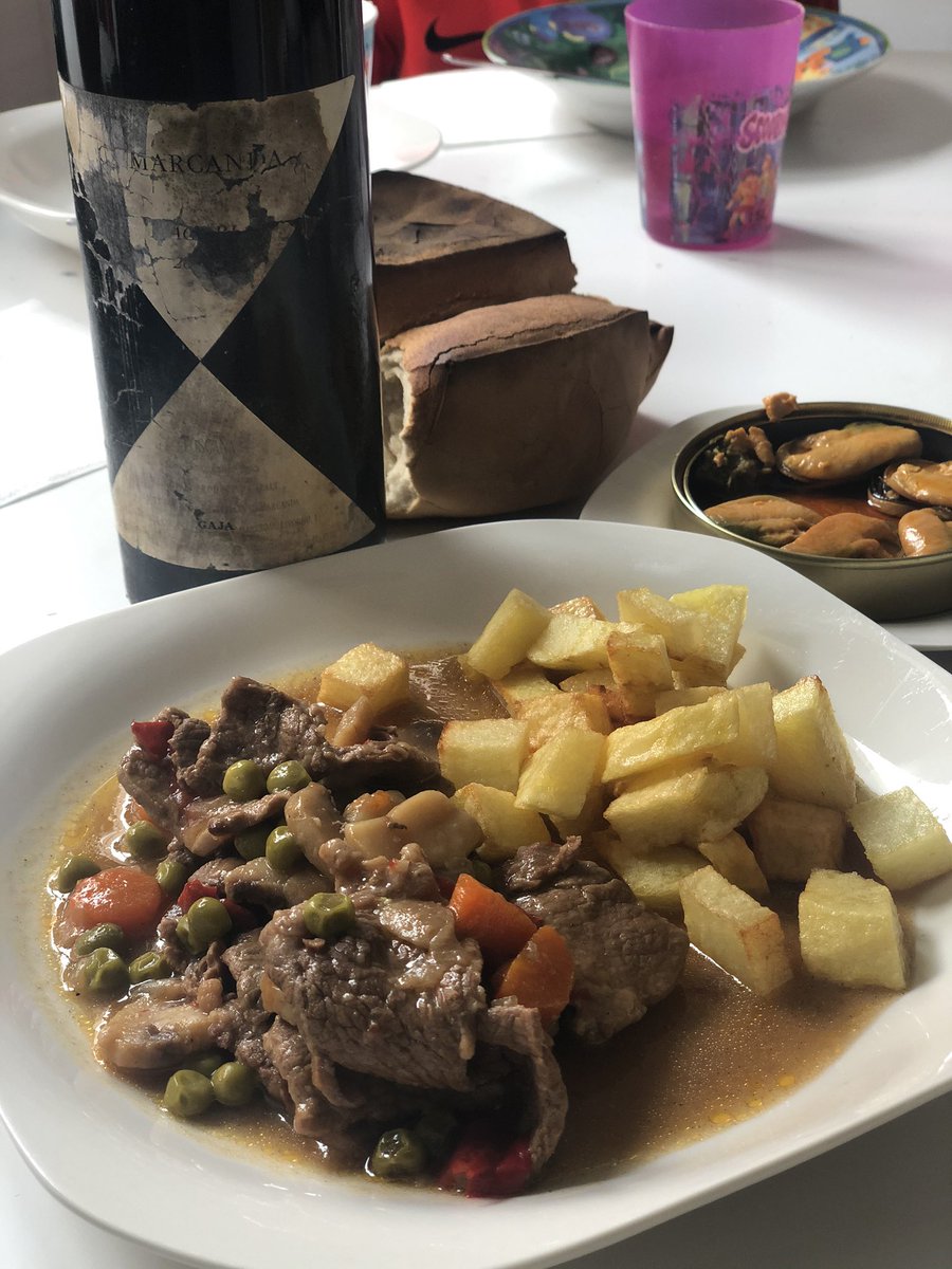 LasEsparteras's tweet photo. Seguimos!!! Ternera, verduras, salsita, pan....y #Gaja #Camarcanda #Magari 2000, en plena forma!!! Seguimos vaciando el garaje!! #undiamenos #beban #cocinen #scoobydoo 💪💪💪💪💪 https://t.co/BTz1FATrZx