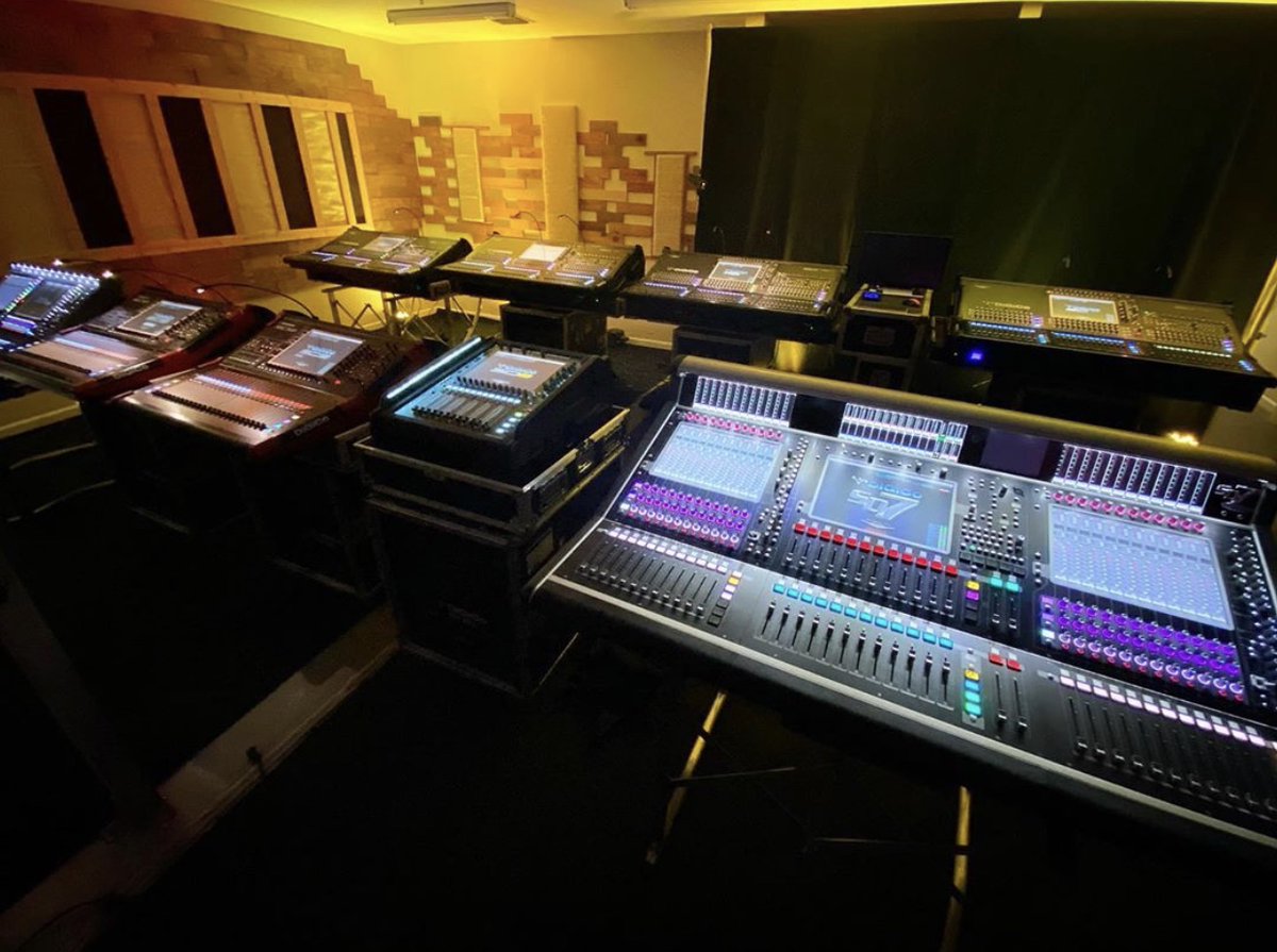 DiGiCo_official's tweet photo. #FaderFriday with Mix3 Sound on Instagram - what a collection! ๐
#DiGiCo #digitalmixer #faderfridays #faderoftheday #mixingconsole #soundengineer #mixingengineers #proaudio #livesound #mixingengineering https://t.co/FpOAxDiDWw