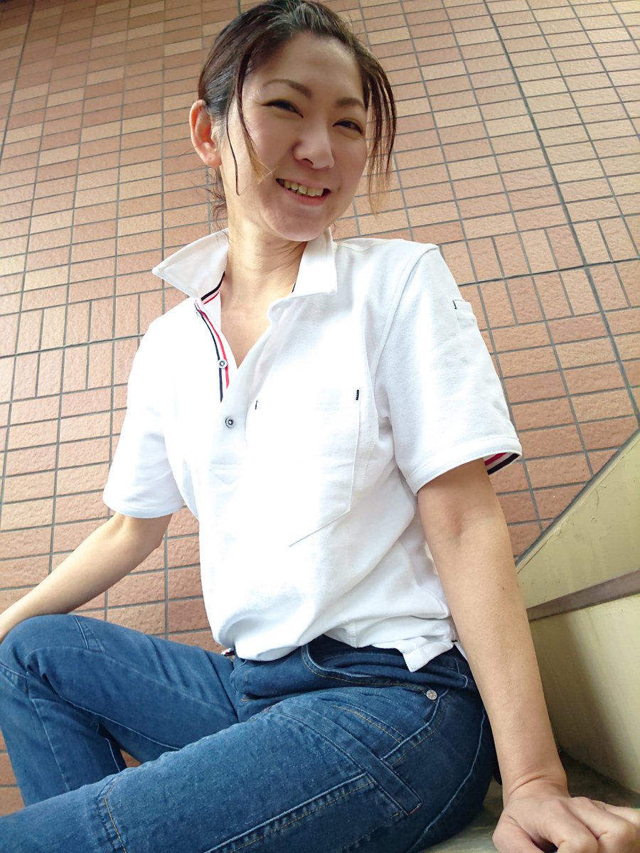 さなみ っ X っ 一目惚れしたワークマンのポロシャツ トリコロールが入っててしかも内側だからさりげなくて 裾は前後でアシンメトリー 襟は立てられて1000円いかないとか完璧じゃない デニム 靴もテレビで紹介されて人気の商品 ワークマンphoto