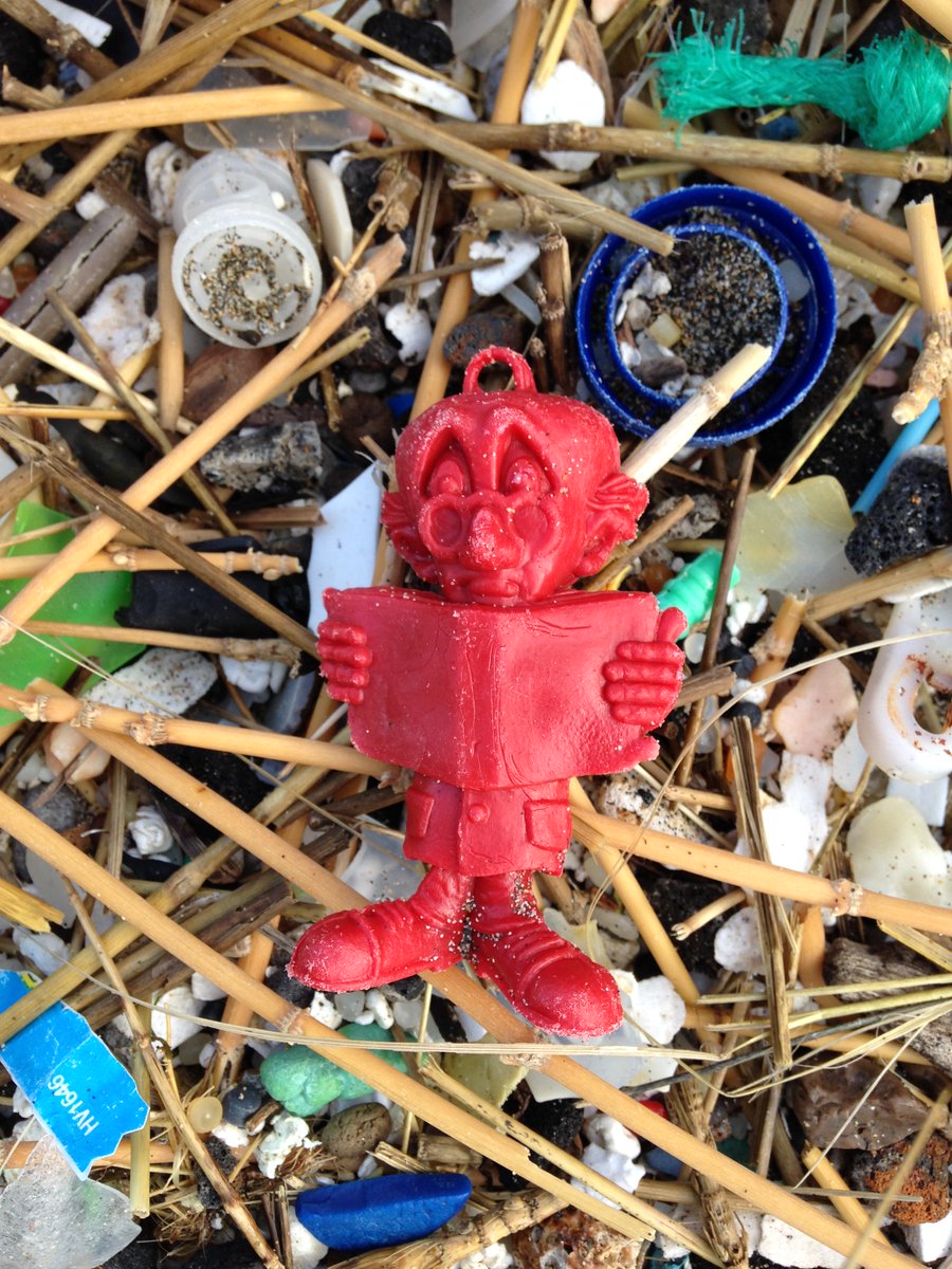 LegoLostAtSea's tweet photo. An old parachute toy found on the strandline. This Brabo Parafool is from the 70s. Between 40 and 50 years old, still going strong. 
#plasticheritage #plasticarchaeology #oceanplastic #cornwall https://t.co/3qfDDzzCOy