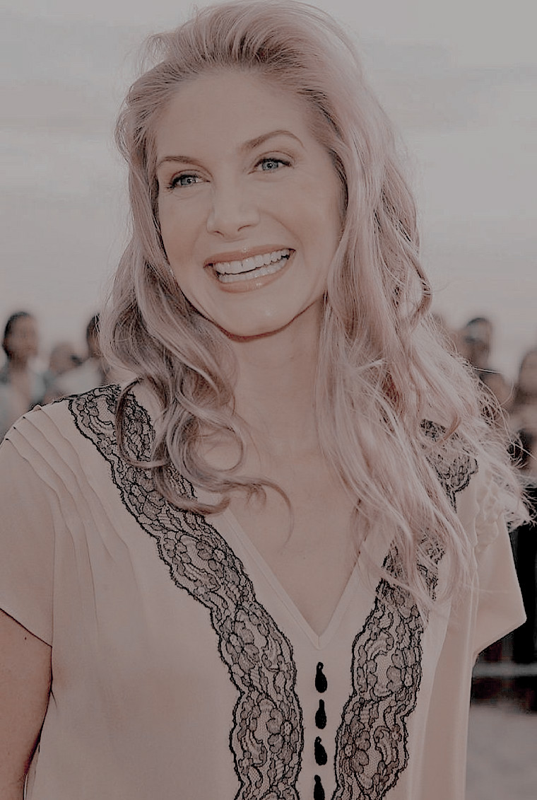 Happy birthday to the most beautiful person in the entire world, i love you  elizabeth mitchell  