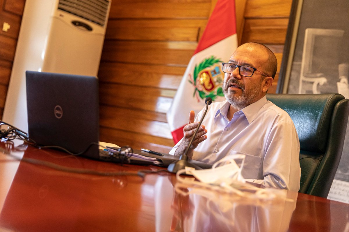 Minsa_Peru's tweet photo. En diálogo con @Latina_Noticias, el ministro @victorzamora brindó detalles sobre las pruebas rápidas que se adquieren para enfrentar al #COVID19. #PerúEstáEnNuestrasManos. https://t.co/pZKGRU0q5E