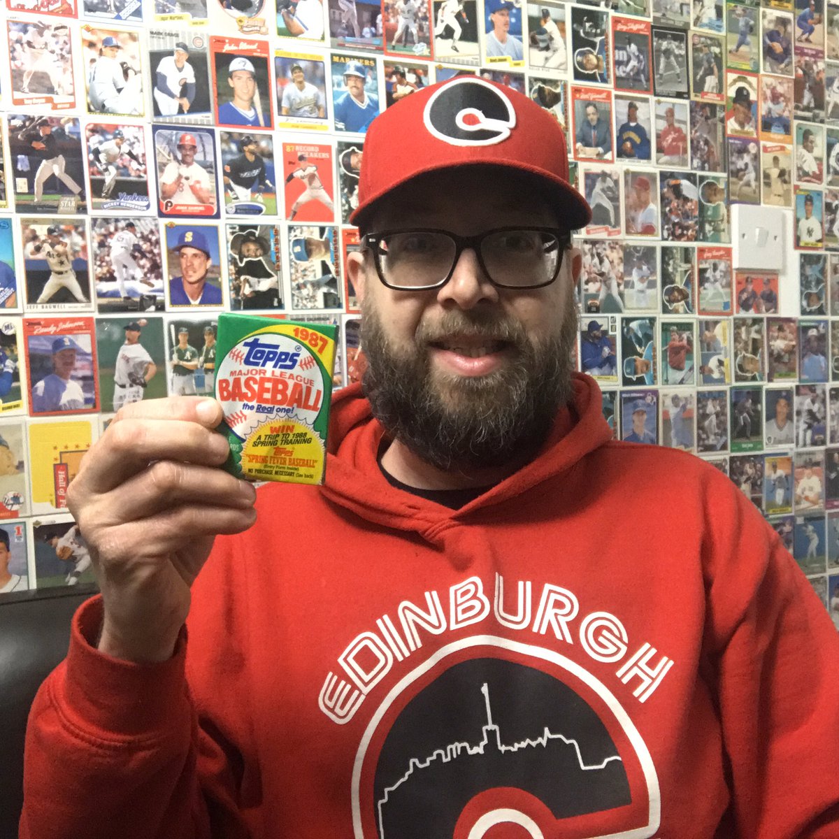 bubbaonbaseball's tweet photo. Daily wax!

Today I’m opening a pack of 1987 @Topps going to find a Bo Jackson, Barry Bonds, Mark McGwire or José Canseco rookie.

Hat of the day is a Edinburgh Cannons cap with matching hoodie.

#bubbaonbaseball
#ballcapsandbagpipes https://t.co/Epi3nurLYh